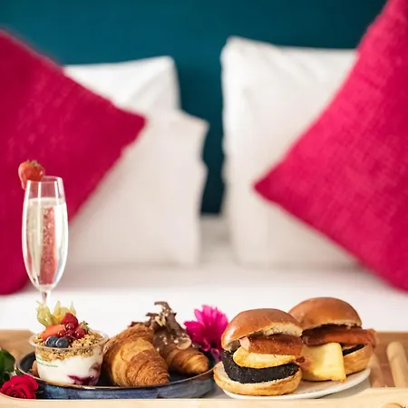 فندق At The Marine