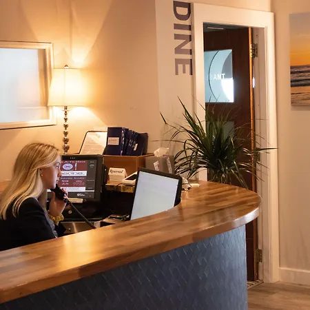 At The Marine מלון 3*