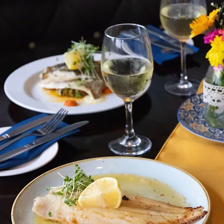 فندق At The Marine 3*