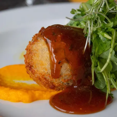 At The Marine מלון 3*