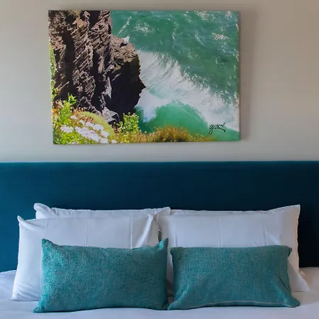 At The Marine فندق 3*