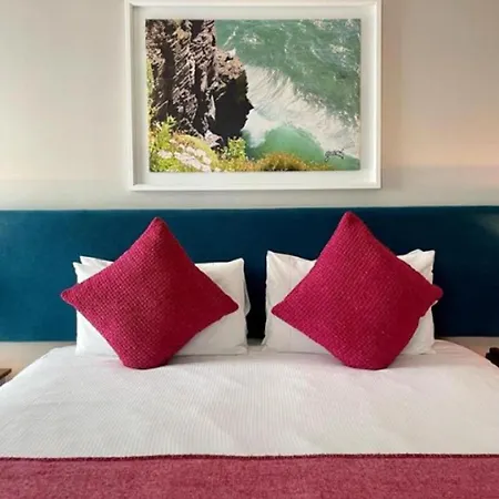 Hotel At The Marine 3*