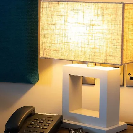 At The Marine מלון 3*